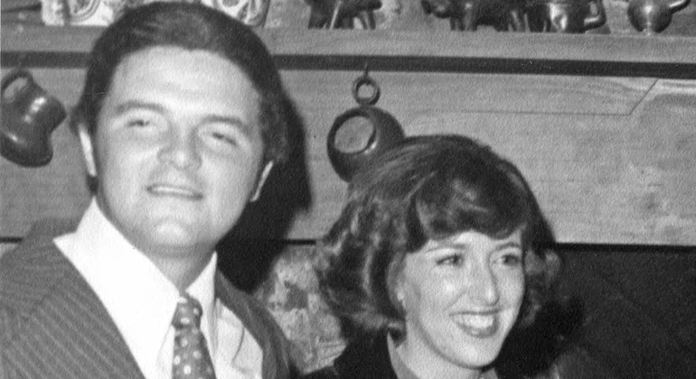Mario Silva Cifuentes and Maria Teresa Silva Bouchon. In 1977, it acquired part of the old Angostura cellar, vineyards and winery.